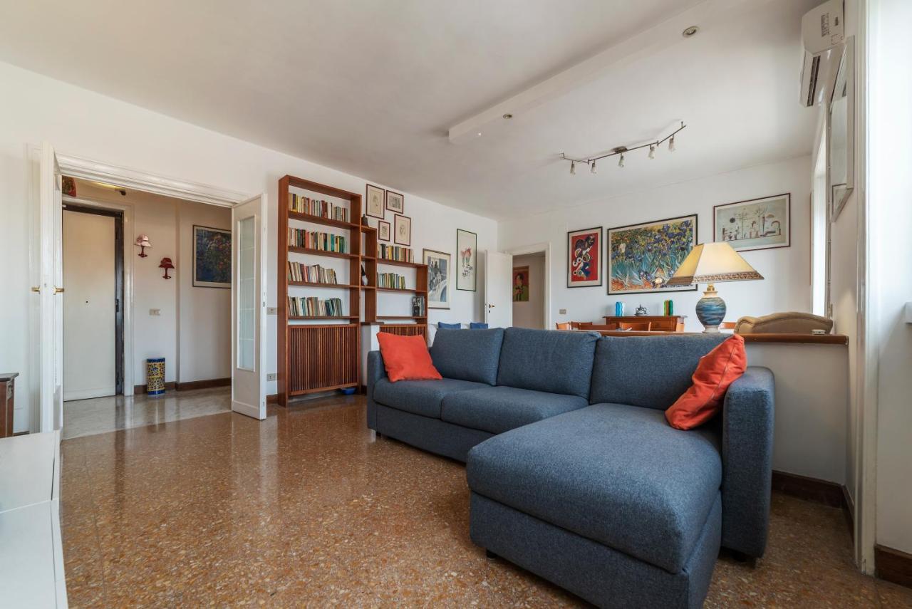 Roomy And Bright Apartment With Terrace Рим Экстерьер фото
