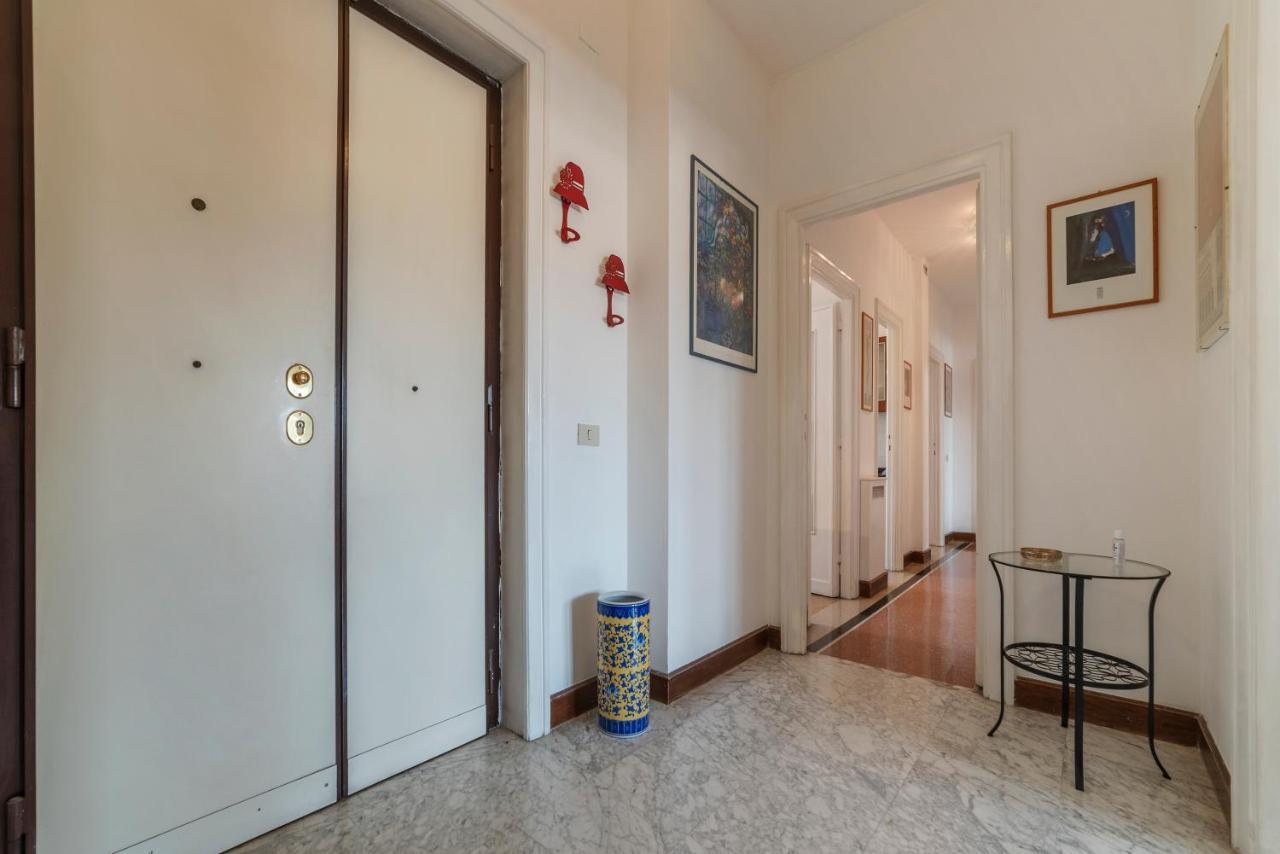 Roomy And Bright Apartment With Terrace Рим Экстерьер фото