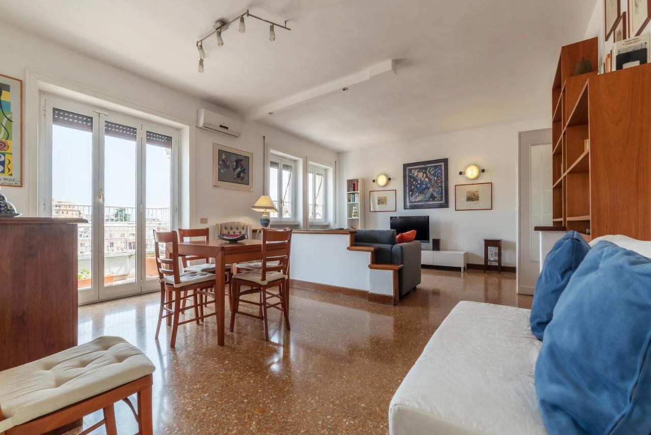 Roomy And Bright Apartment With Terrace Рим Экстерьер фото