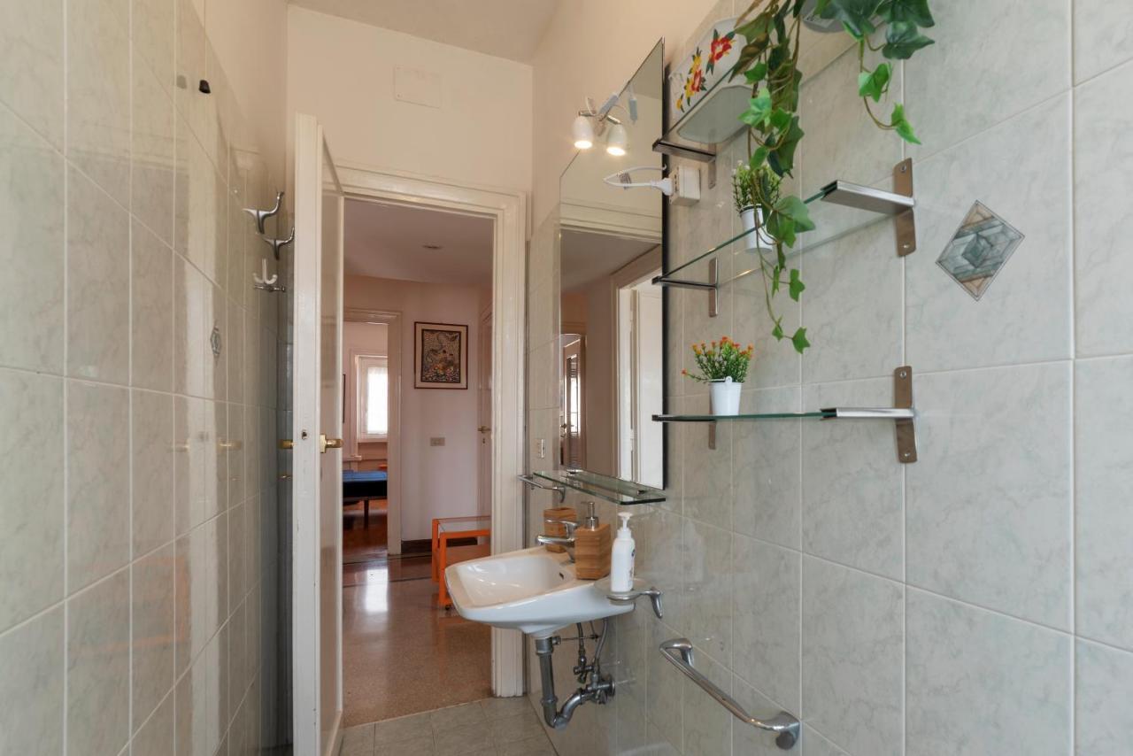 Roomy And Bright Apartment With Terrace Рим Экстерьер фото