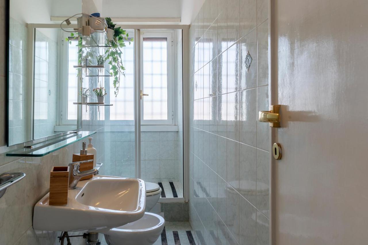 Roomy And Bright Apartment With Terrace Рим Экстерьер фото