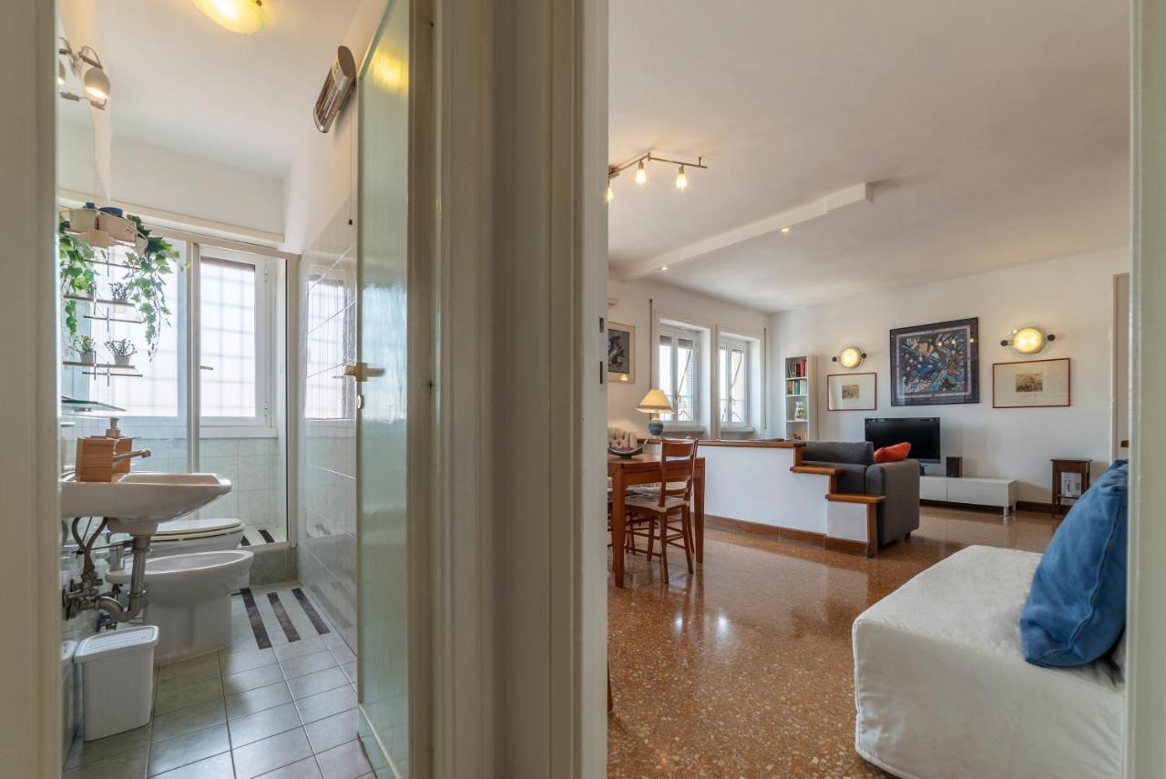 Roomy And Bright Apartment With Terrace Рим Экстерьер фото