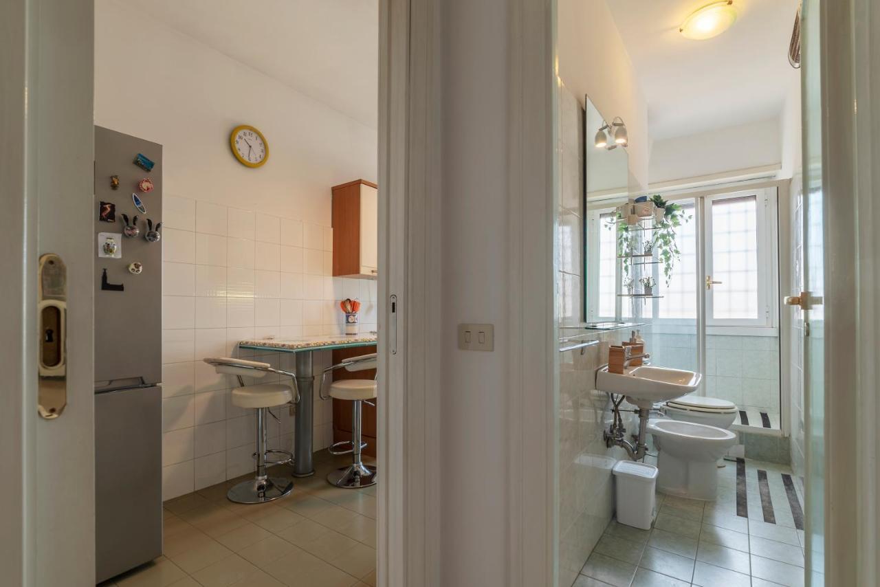 Roomy And Bright Apartment With Terrace Рим Экстерьер фото